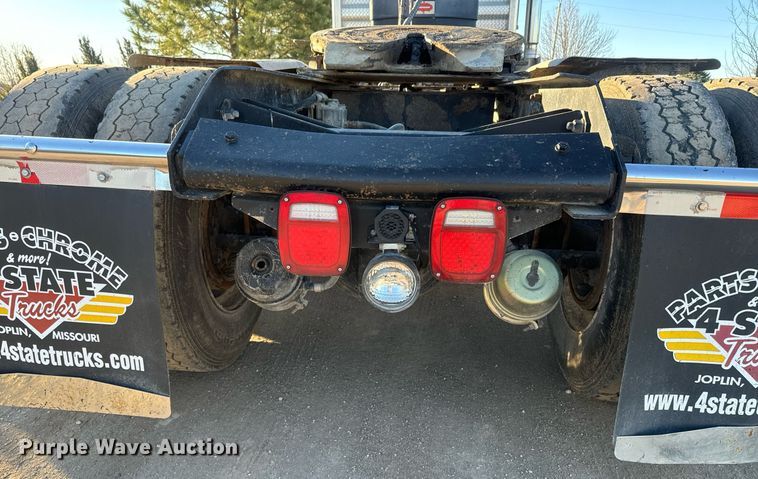 image for item NF9347 1987 Kenworth  T600 semi truck