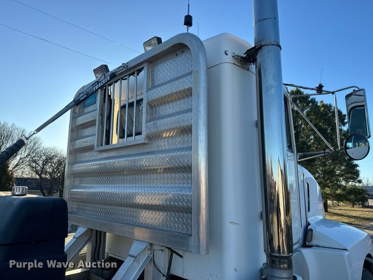 image for item NF9347 1987 Kenworth  T600 semi truck