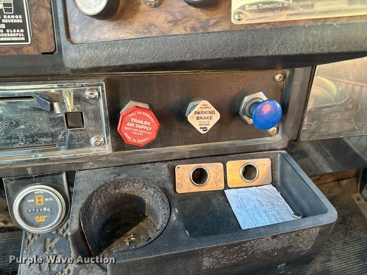 image for item NF9347 1987 Kenworth  T600 semi truck