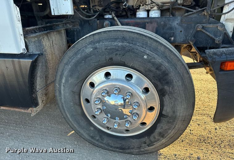 image for item NF9347 1987 Kenworth  T600 semi truck