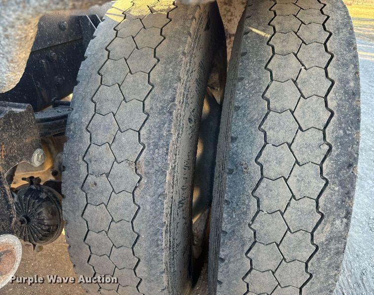 image for item NF9347 1987 Kenworth  T600 semi truck