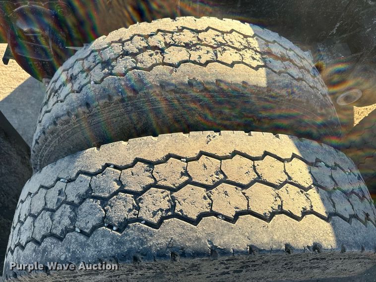 image for item NF9347 1987 Kenworth  T600 semi truck