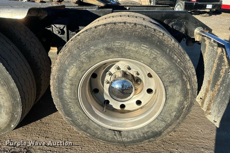 image for item NF9347 1987 Kenworth  T600 semi truck