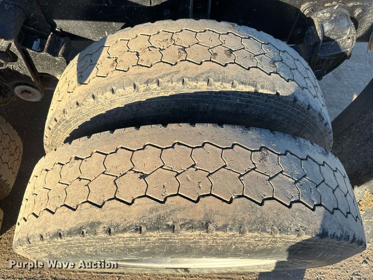 image for item NF9347 1987 Kenworth  T600 semi truck