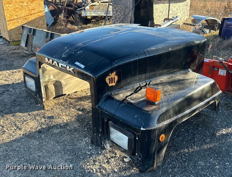 image for item NF9348 Mack truck hood