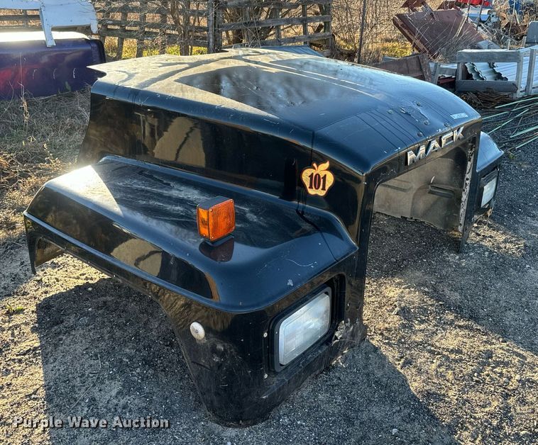 image for item NF9348 Mack truck hood