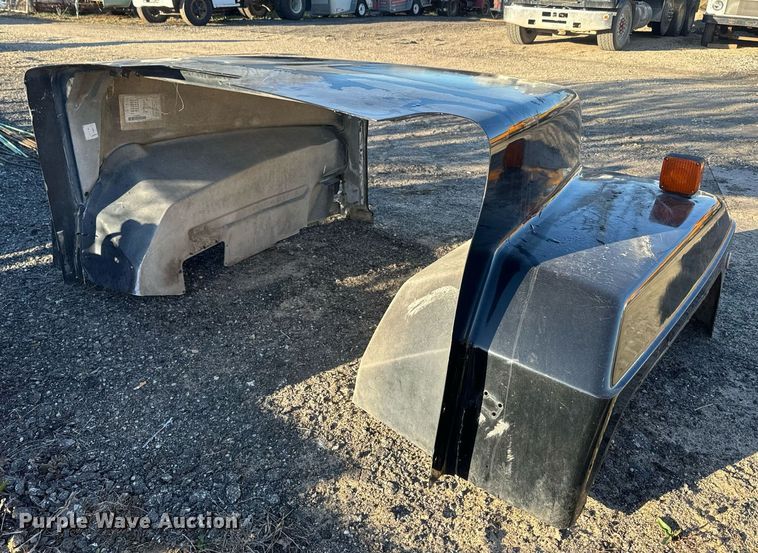 image for item NF9348 Mack truck hood