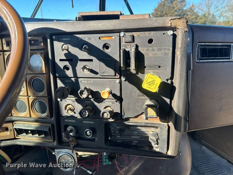 image for item NF9350 1980 GMC General semi truck