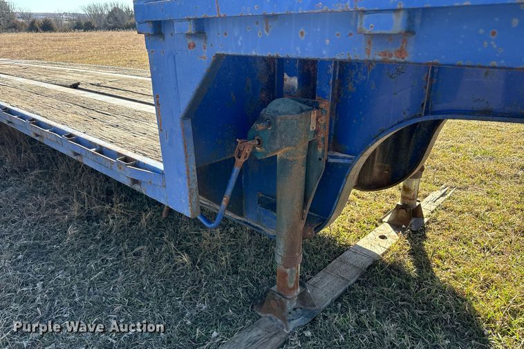 image for item NF9351 1985 Utility  drop deck trailer