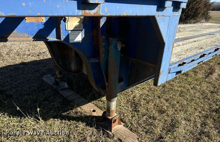 image for item NF9351 1985 Utility  drop deck trailer