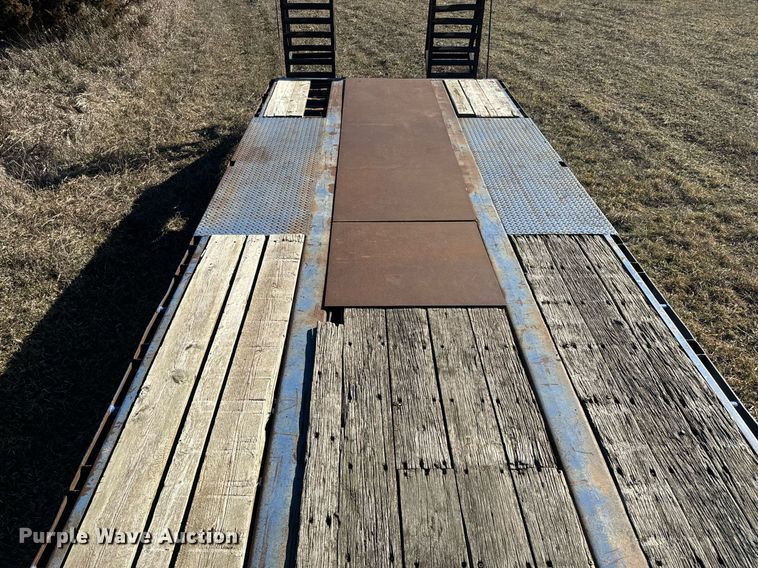 image for item NF9351 1985 Utility  drop deck trailer