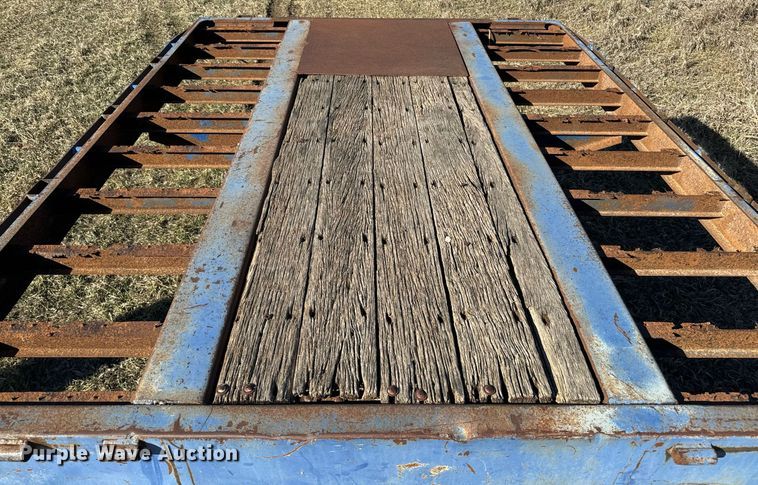 image for item NF9351 1985 Utility  drop deck trailer