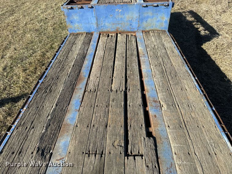 image for item NF9351 1985 Utility  drop deck trailer