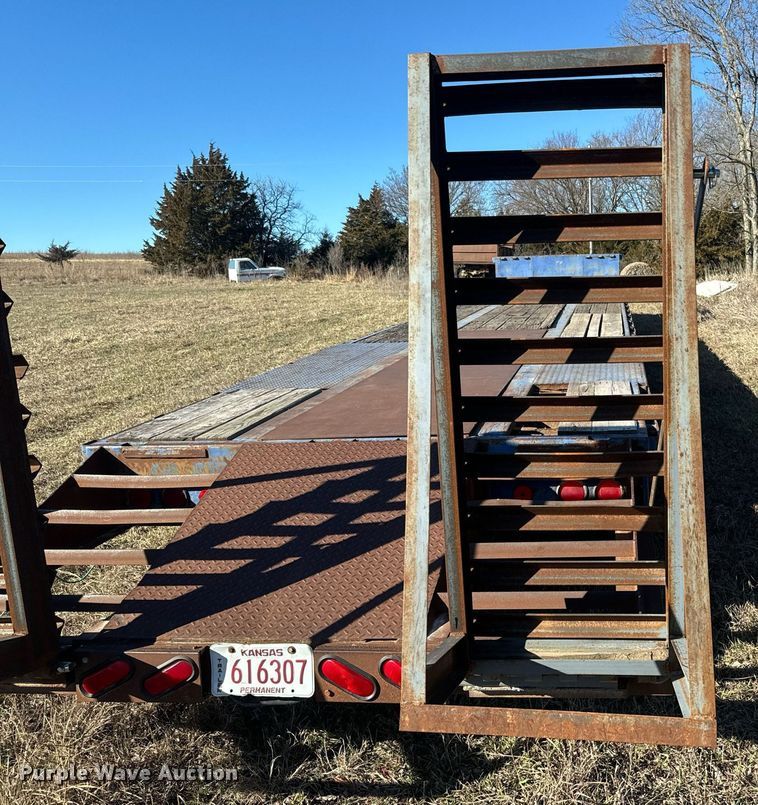 image for item NF9351 1985 Utility  drop deck trailer