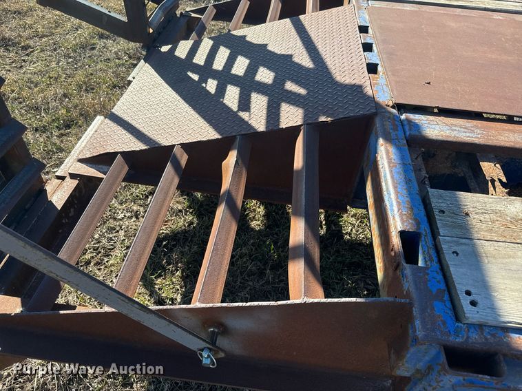 image for item NF9351 1985 Utility  drop deck trailer