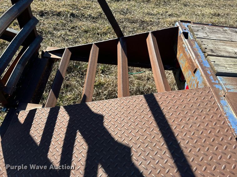 image for item NF9351 1985 Utility  drop deck trailer