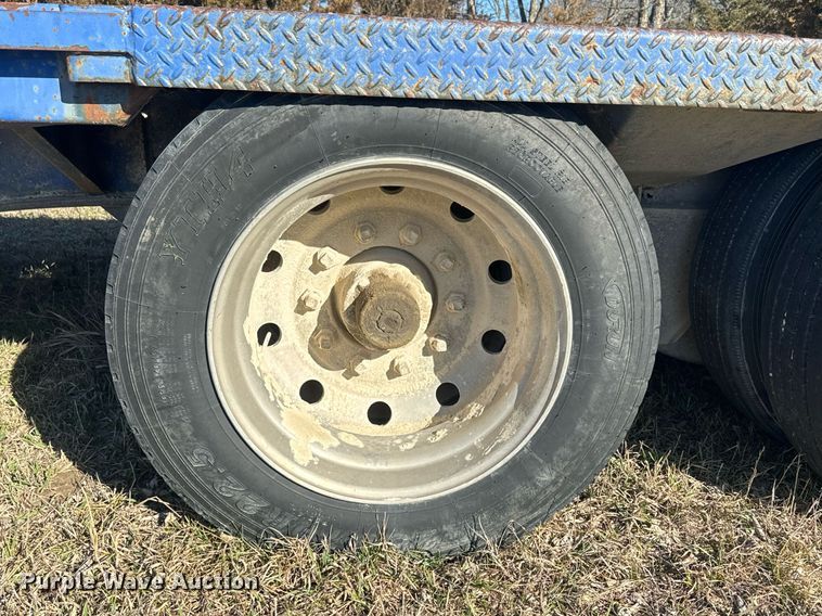 image for item NF9351 1985 Utility  drop deck trailer