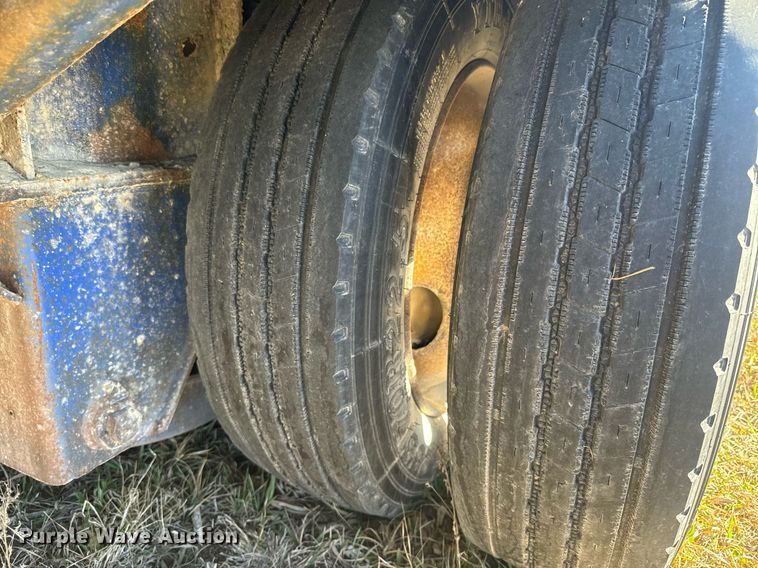 image for item NF9351 1985 Utility  drop deck trailer