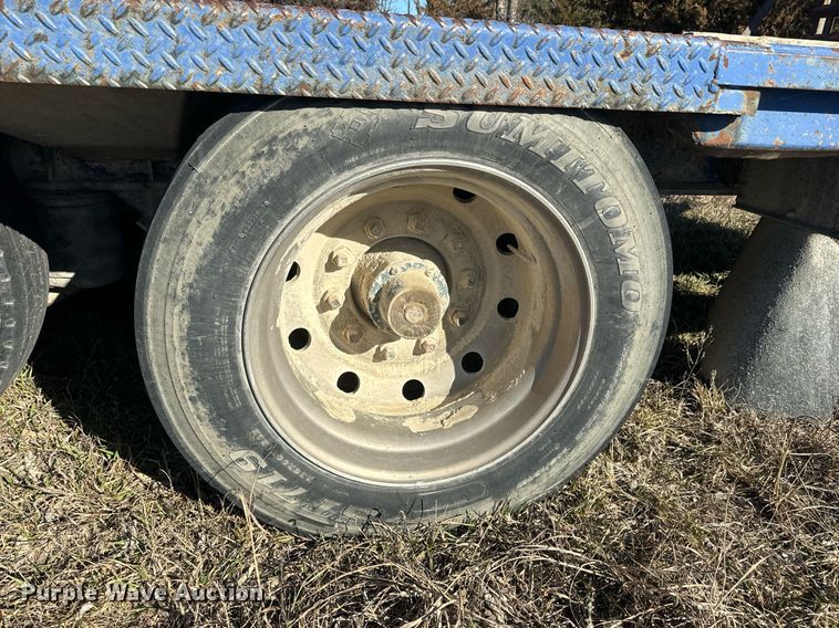 image for item NF9351 1985 Utility  drop deck trailer