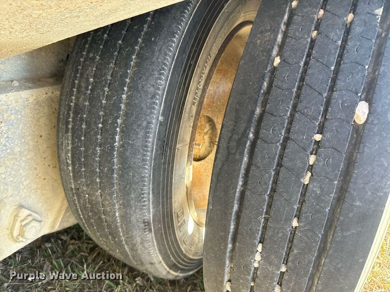 image for item NF9351 1985 Utility  drop deck trailer