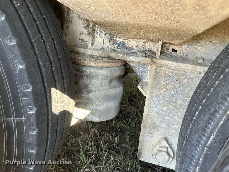 image for item NF9351 1985 Utility  drop deck trailer