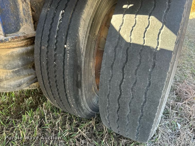 image for item NF9351 1985 Utility  drop deck trailer