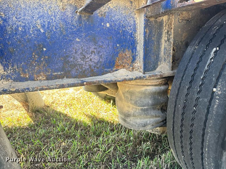 image for item NF9351 1985 Utility  drop deck trailer