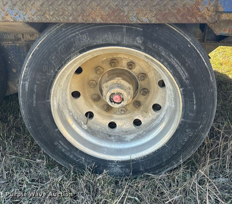 image for item NF9351 1985 Utility  drop deck trailer