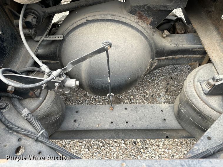 image for item NI9677 2000 International  8100 semi truck