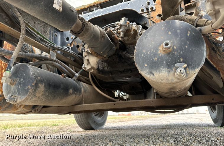 image for item NI9677 2000 International  8100 semi truck