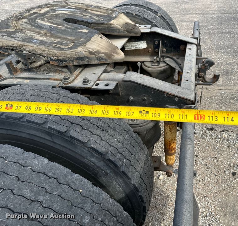 image for item NI9677 2000 International  8100 semi truck