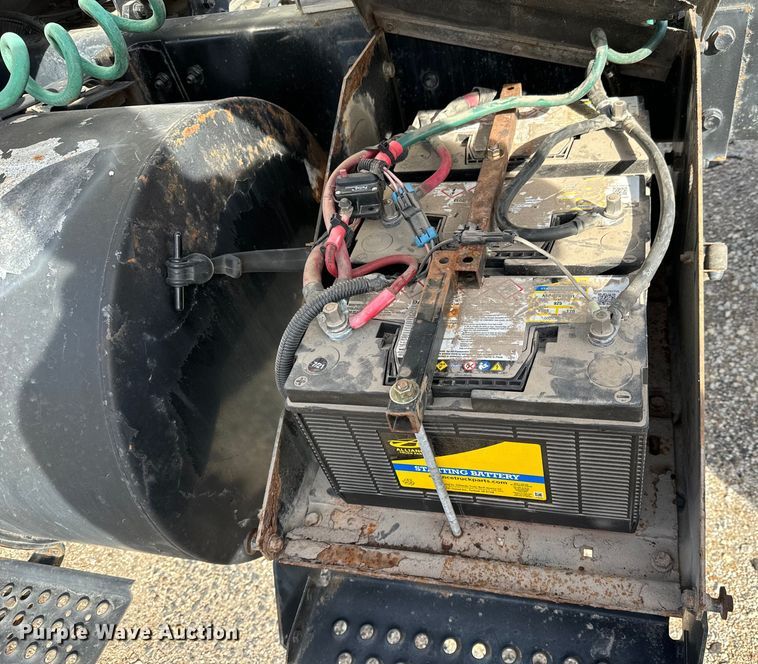 image for item NI9677 2000 International  8100 semi truck