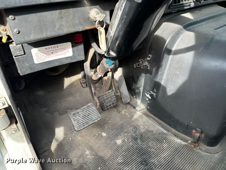 image for item NI9677 2000 International  8100 semi truck