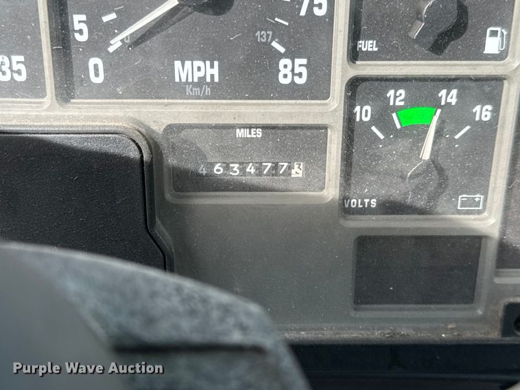 image for item NI9677 2000 International  8100 semi truck