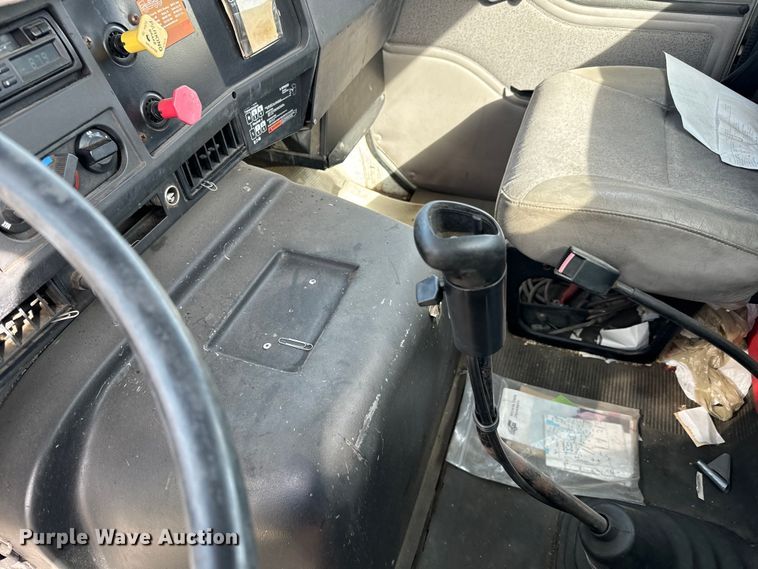 image for item NI9677 2000 International  8100 semi truck