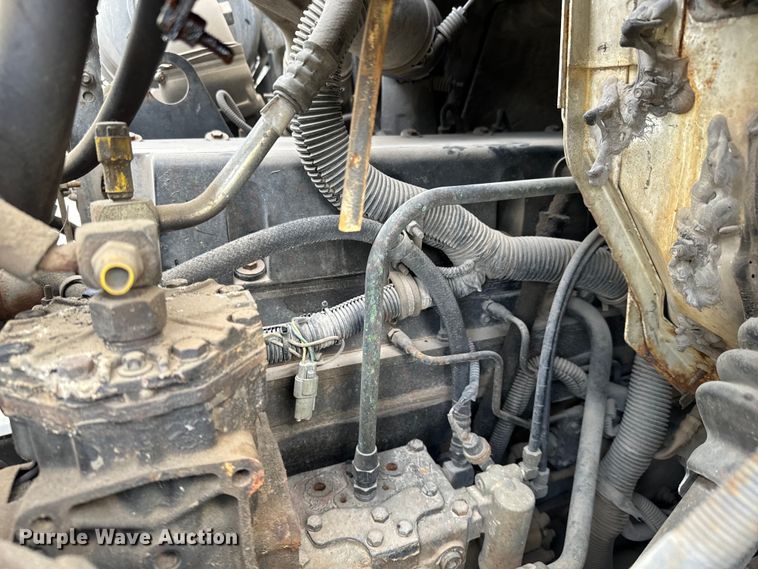 image for item NI9677 2000 International  8100 semi truck