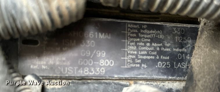 image for item NI9677 2000 International  8100 semi truck