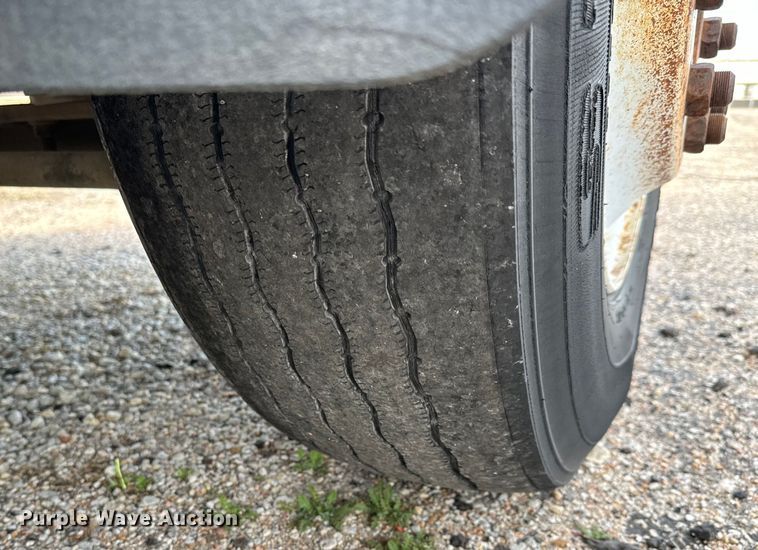 image for item NI9677 2000 International  8100 semi truck