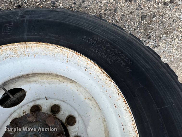 image for item NI9677 2000 International  8100 semi truck