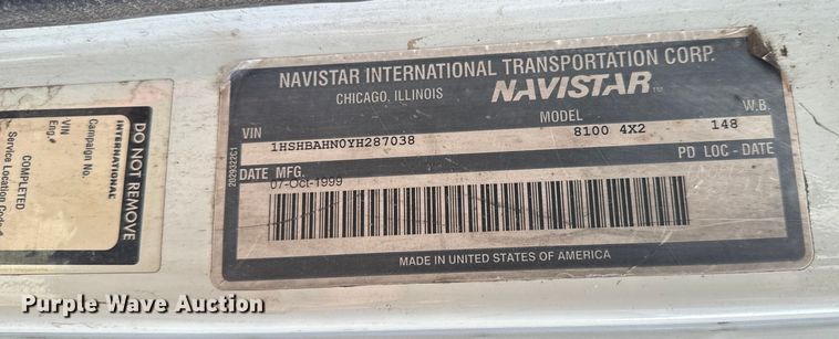 image for item NI9677 2000 International  8100 semi truck