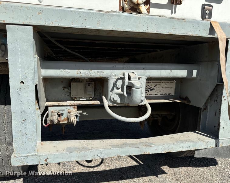 image for item NI9678 1996 Fruehauf  FBB-9-1.5-NF1 28W dry van trailer