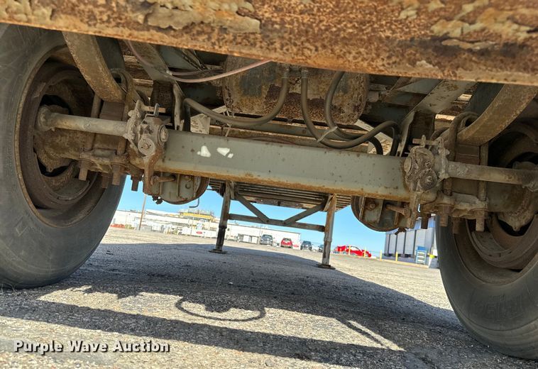 image for item NI9678 1996 Fruehauf  FBB-9-1.5-NF1 28W dry van trailer