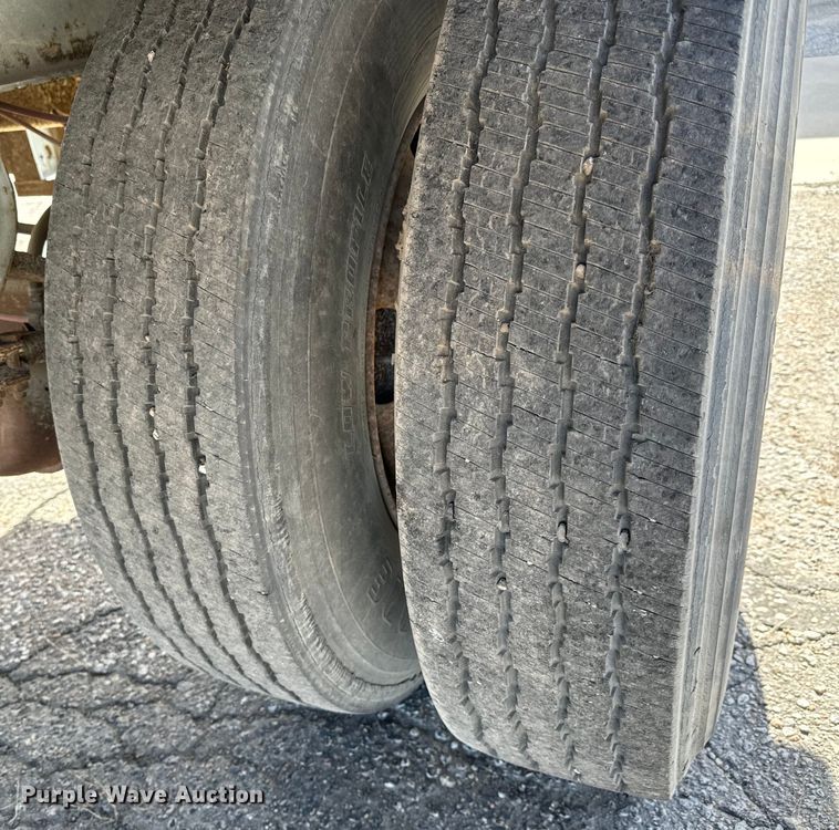 image for item NI9678 1996 Fruehauf  FBB-9-1.5-NF1 28W dry van trailer