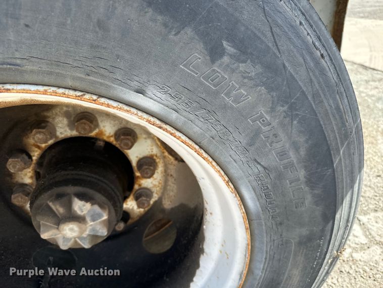 image for item NI9678 1996 Fruehauf  FBB-9-1.5-NF1 28W dry van trailer