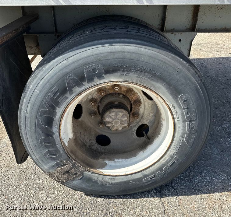 image for item NI9678 1996 Fruehauf  FBB-9-1.5-NF1 28W dry van trailer