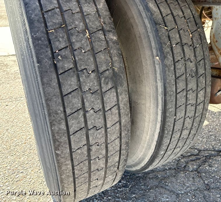 image for item NI9678 1996 Fruehauf  FBB-9-1.5-NF1 28W dry van trailer