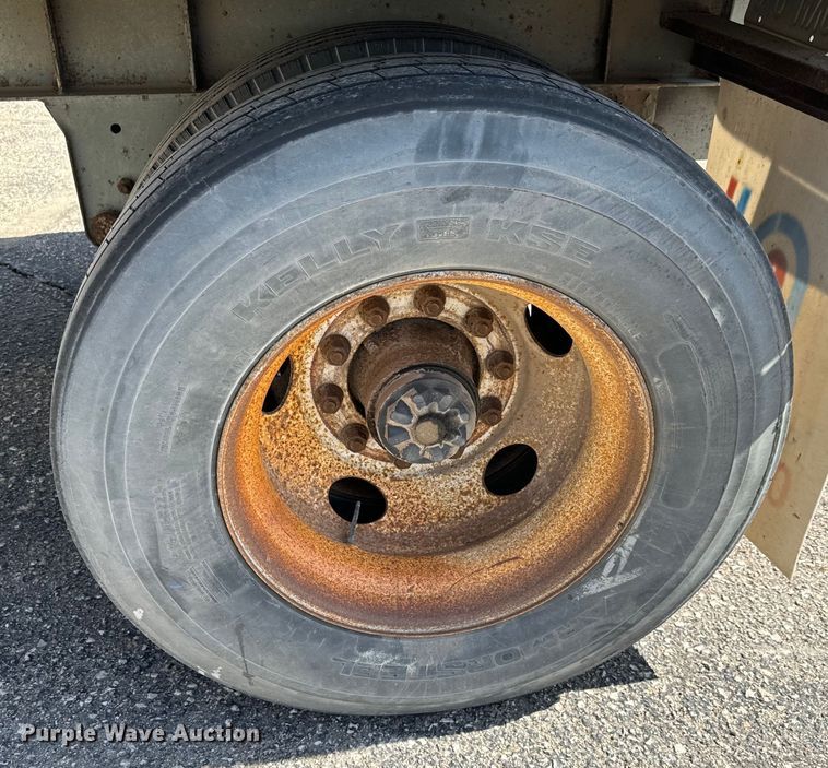 image for item NI9681 1996 Fruehauf  FBB-9-1.5-NF1 28W dry van trailer