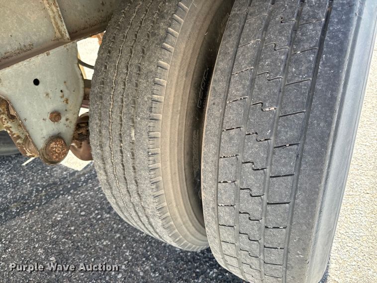 image for item NI9681 1996 Fruehauf  FBB-9-1.5-NF1 28W dry van trailer