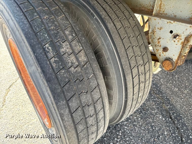 image for item NI9681 1996 Fruehauf  FBB-9-1.5-NF1 28W dry van trailer