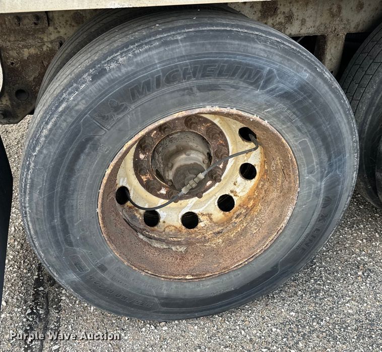 image for item NI9683 2006 Lufkin TFV-CL-110 dry van trailer